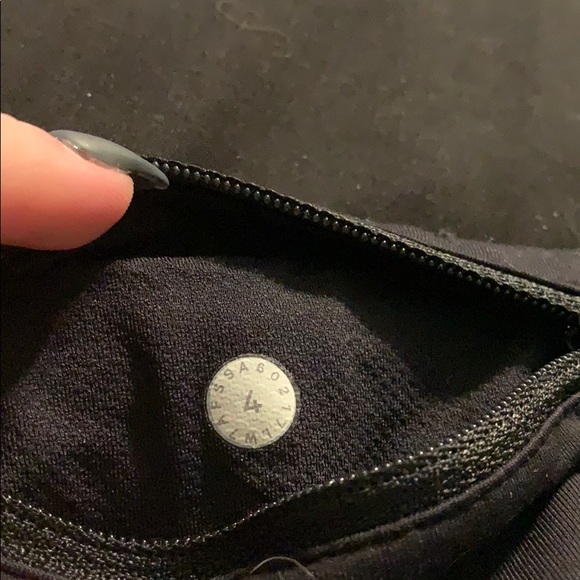 Lululemon shorts - Picture 5 of 6